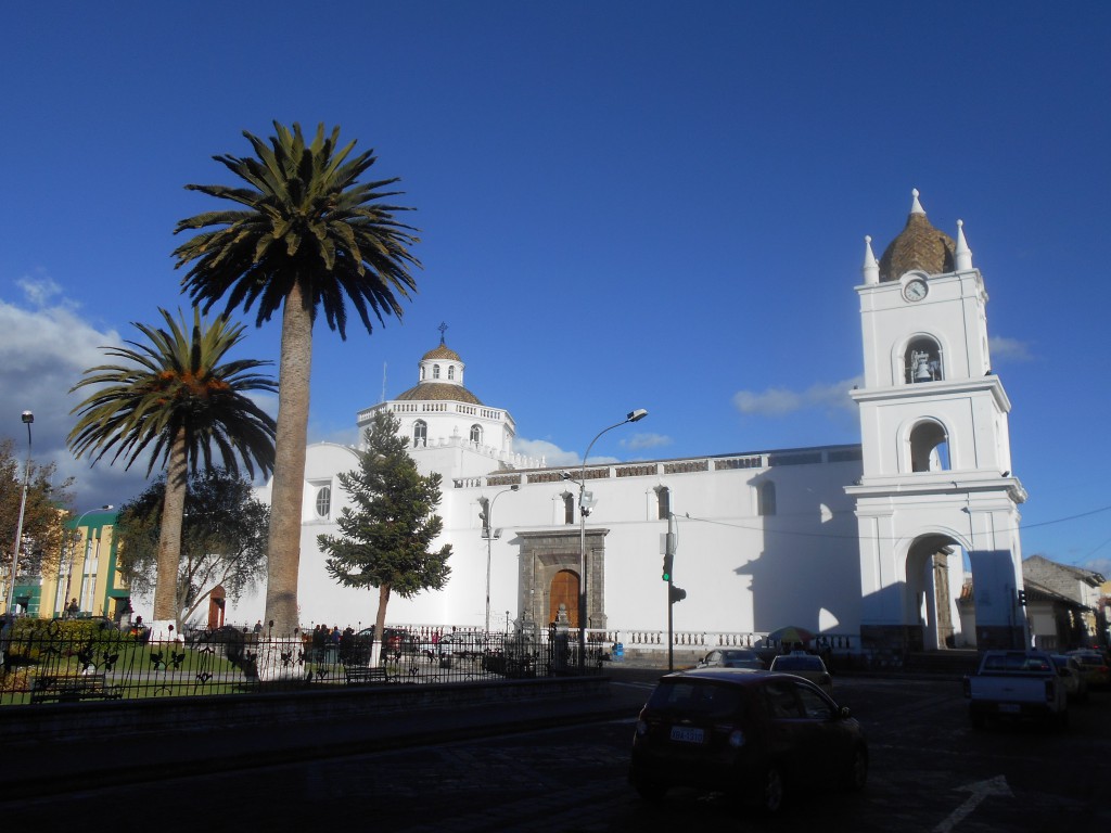 Die Kathedrale hinter dem Parque Vicente León