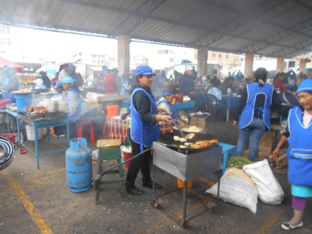 Saquisilí: Essensstände auf der Plaza Gran Colombia