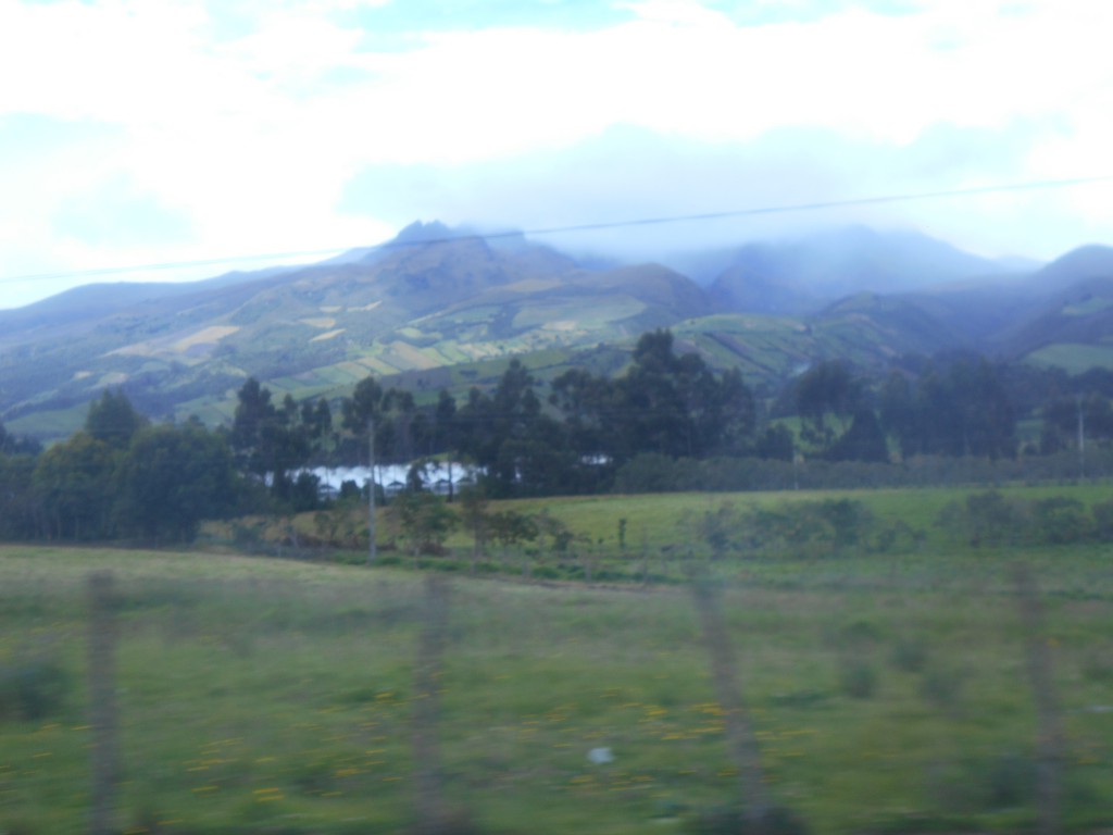 Volcán Cotopaxi versteckt hinter den Wolken