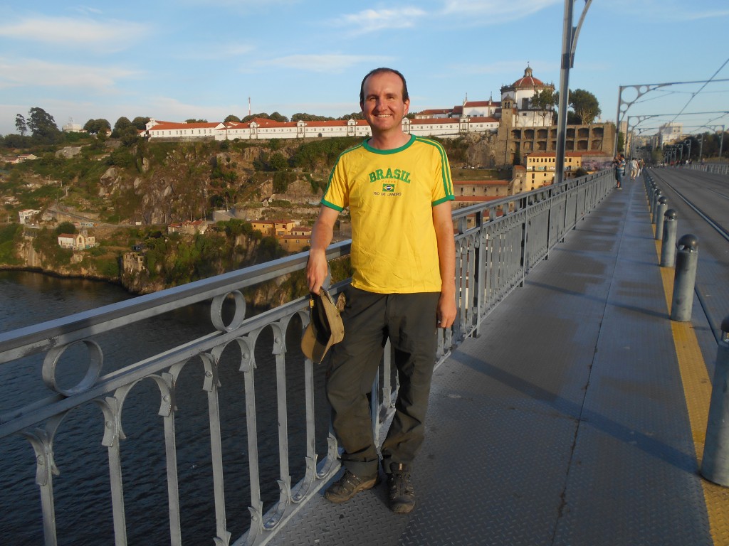 Auf der Ponte Dom Luís I vor dem Kloster Serra do Pilar